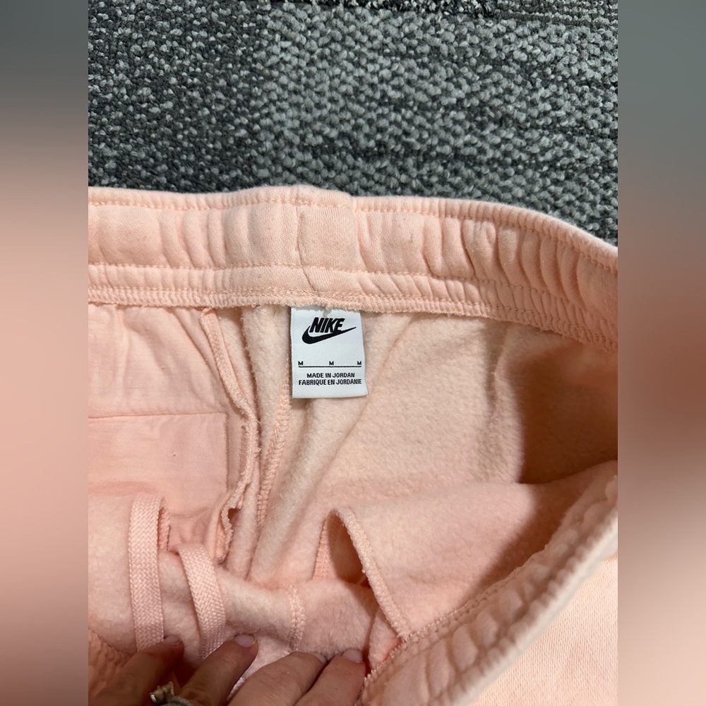 NWOT! Nike Club Sweatpants Peach Size-M - Picture 4 of 5